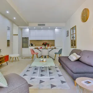 https://rue-de-france-1-bdr-apt-with-parking.fr-provencehotel.com